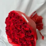 Kytice červených růží Pugét růži 101 růži Rozvoz květin Praha a Středočeský kraj Doručení květin