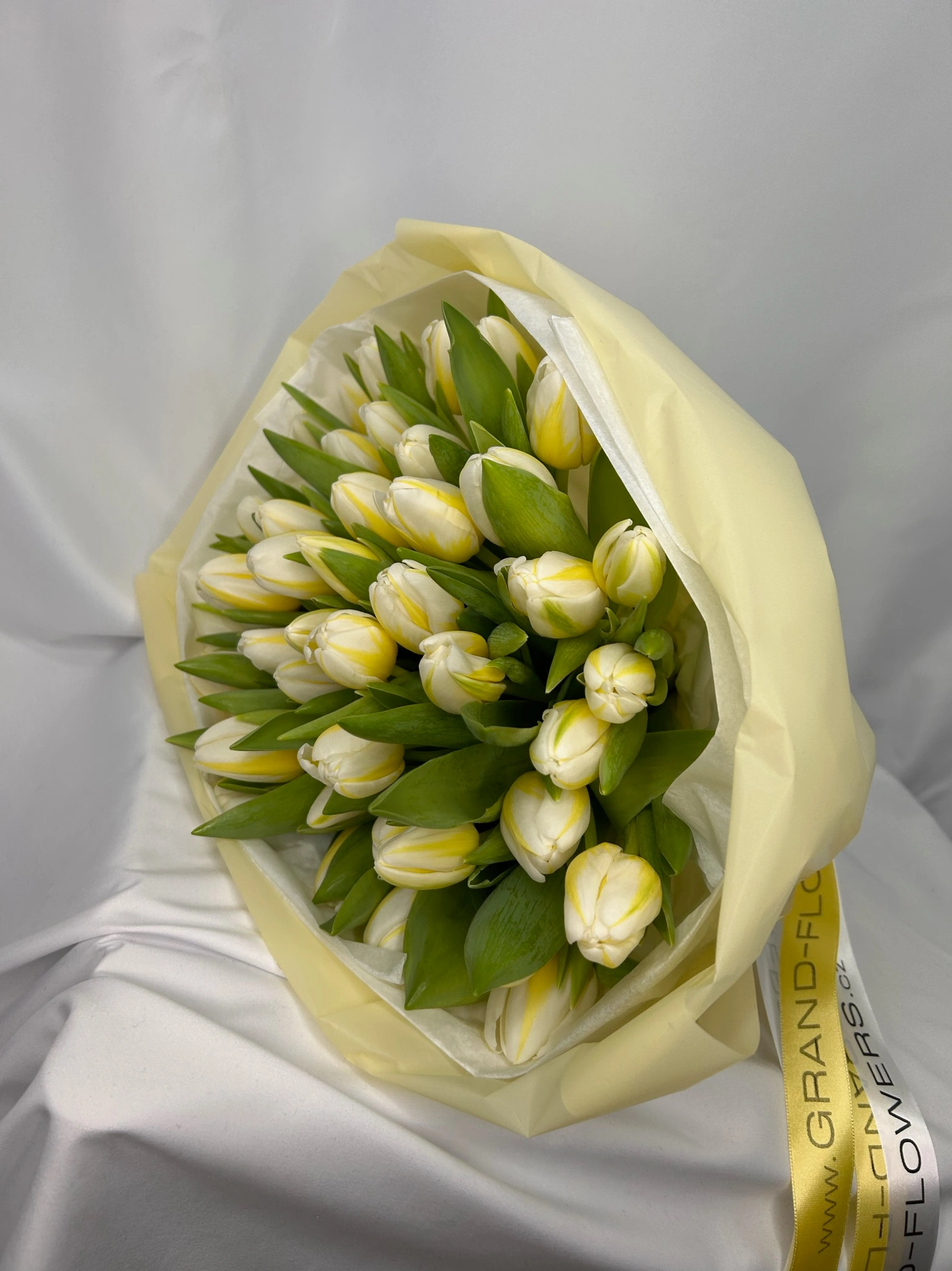 žluté tulipany kytice tulipanu zluta kytice rozvoz květin praha a středočeský kraj doručení květin